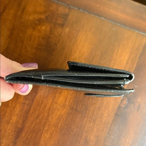 Gucci Black Wallet with Gold Logo - Picture 6 of 7